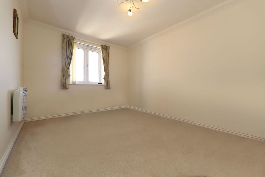 Property photo 3 of 12 Bedroom