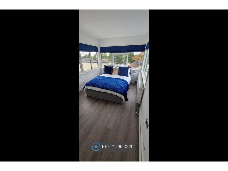 Property photo 3 of 10 Bedroom - Day Time