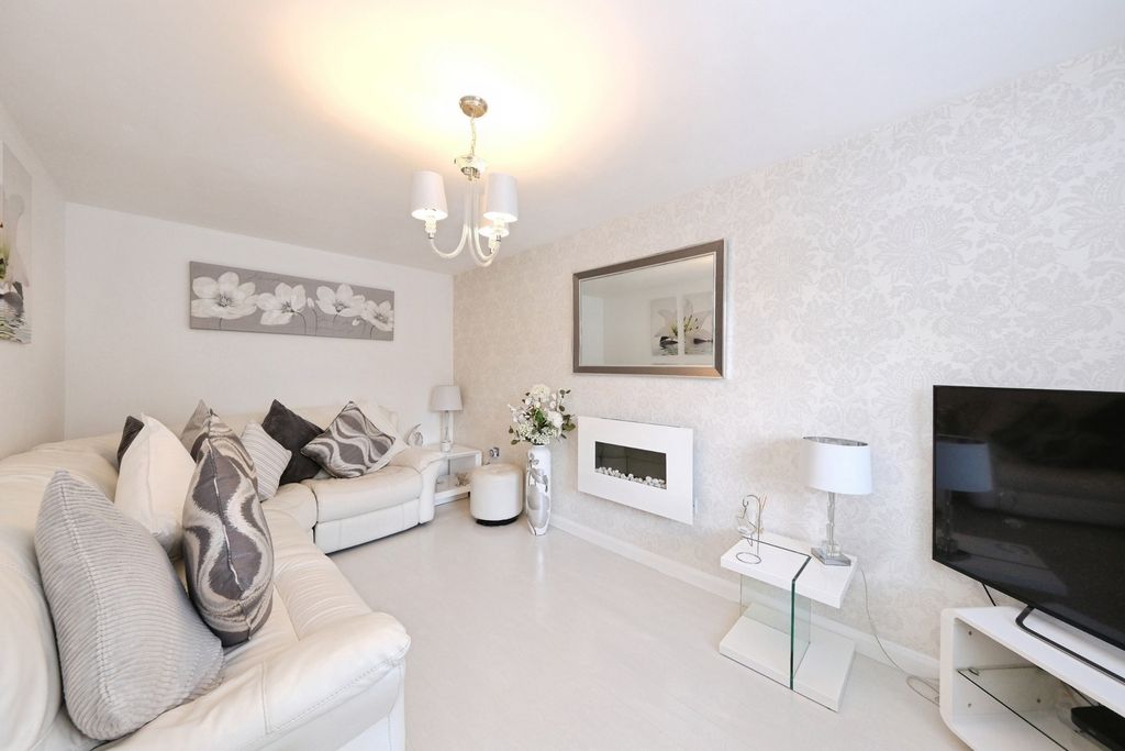 Property photo 3 of 35 Pbox-Img.Jpg