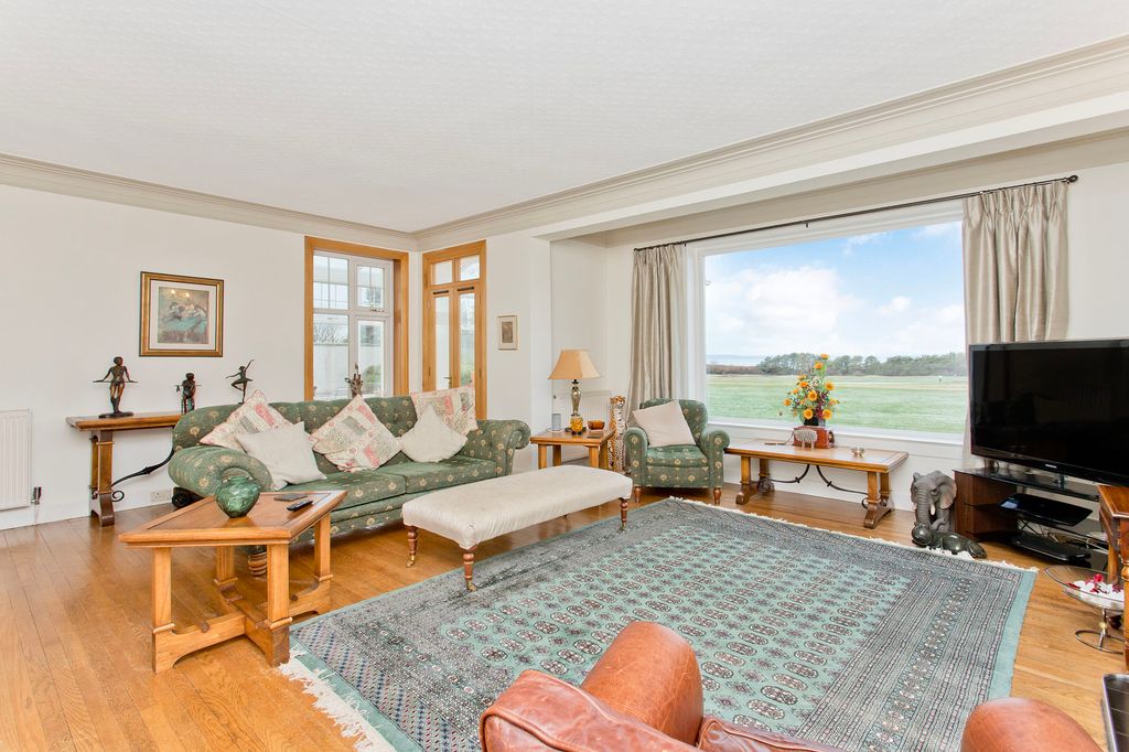 Property photo 3 of 35