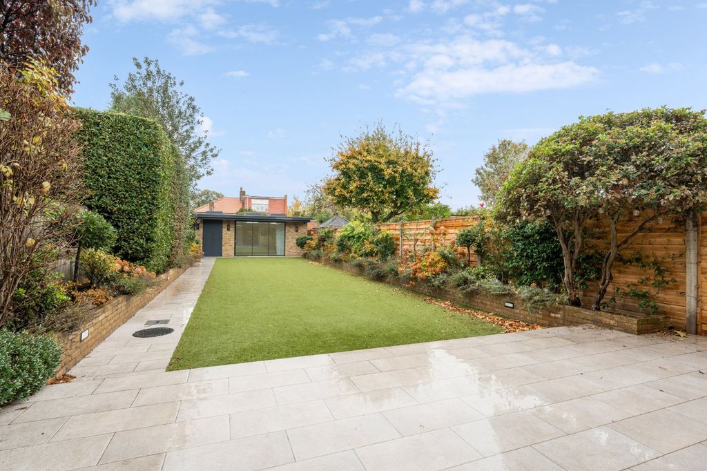 Property photo 2 of 27