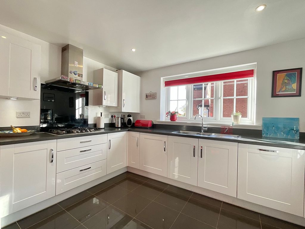 Property photo 2 of 22