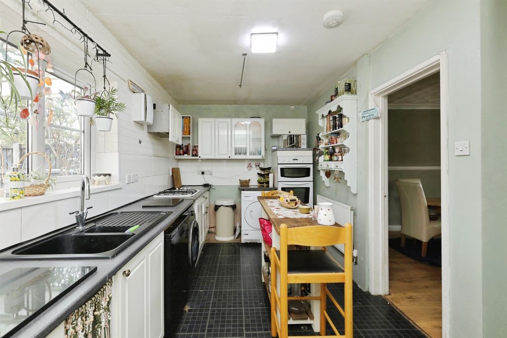 Property photo 2 of 23