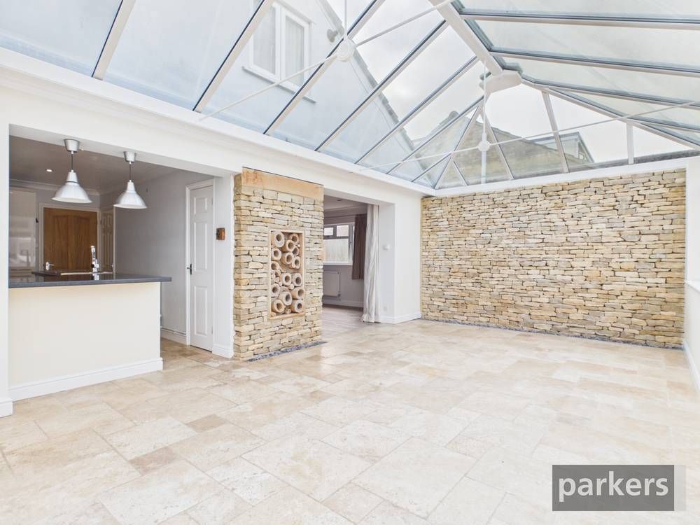 Property photo 3 of 28 Conservatory