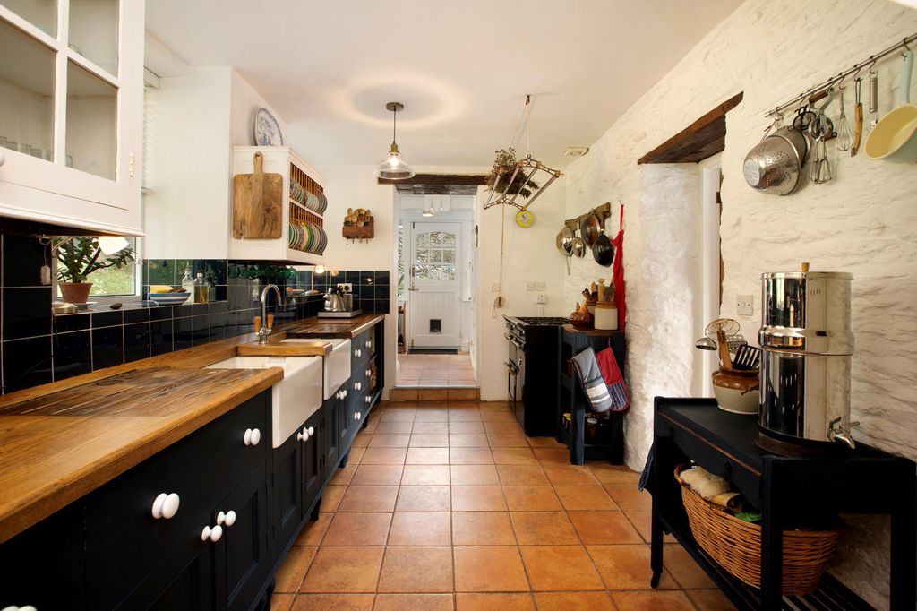 Property photo 3 of 25 Image