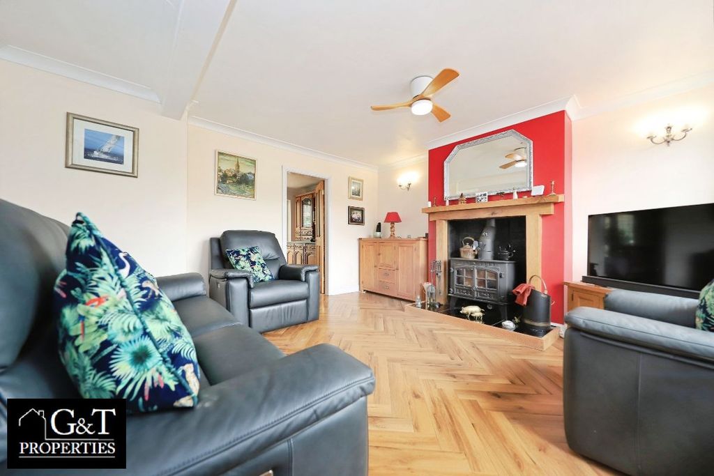 Property photo 2 of 31