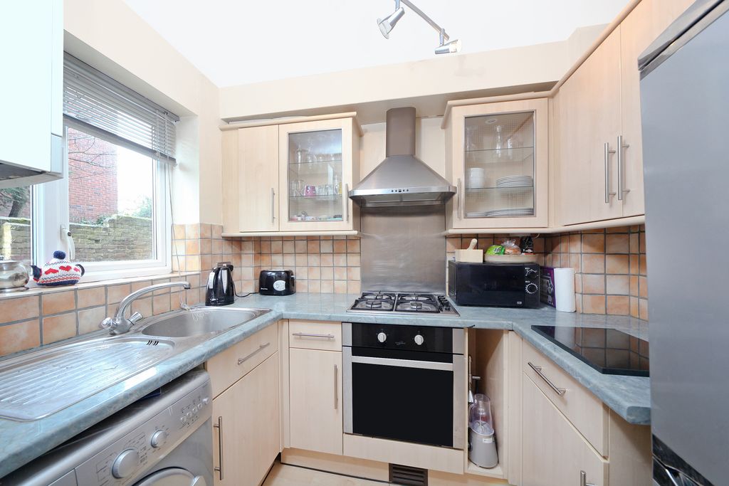 Property photo 3 of 8 Kitchen