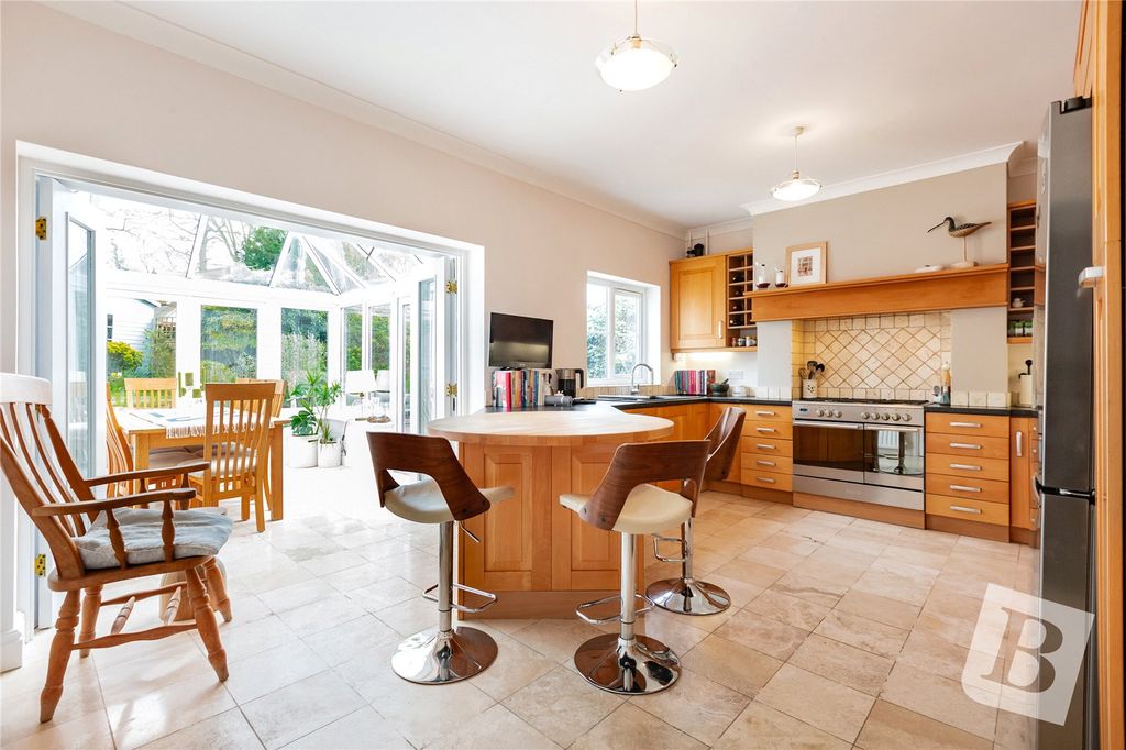 Property photo 3 of 23 Picture No. 11