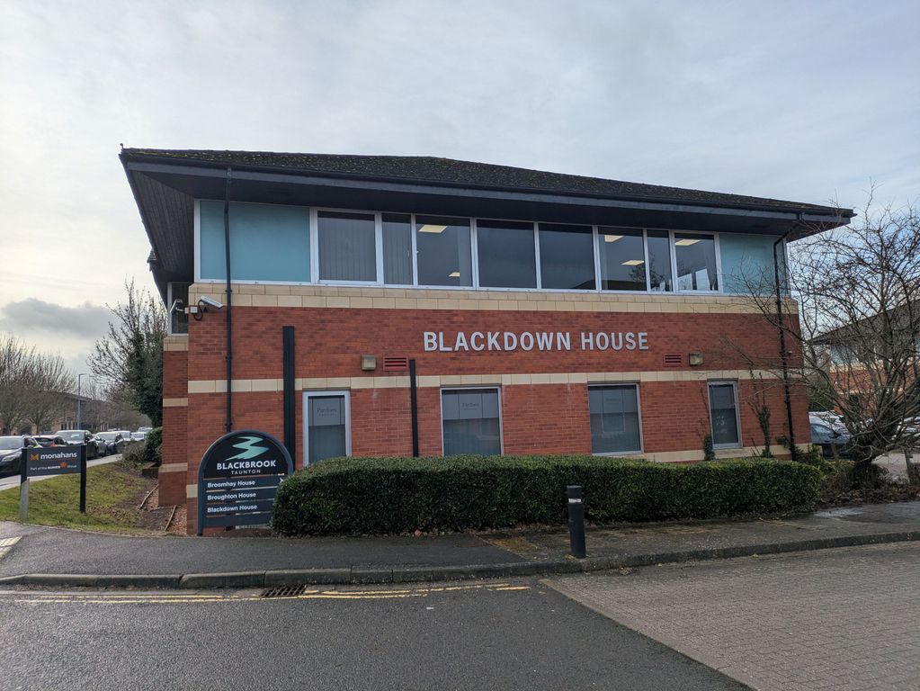 Property photo 2 of 8