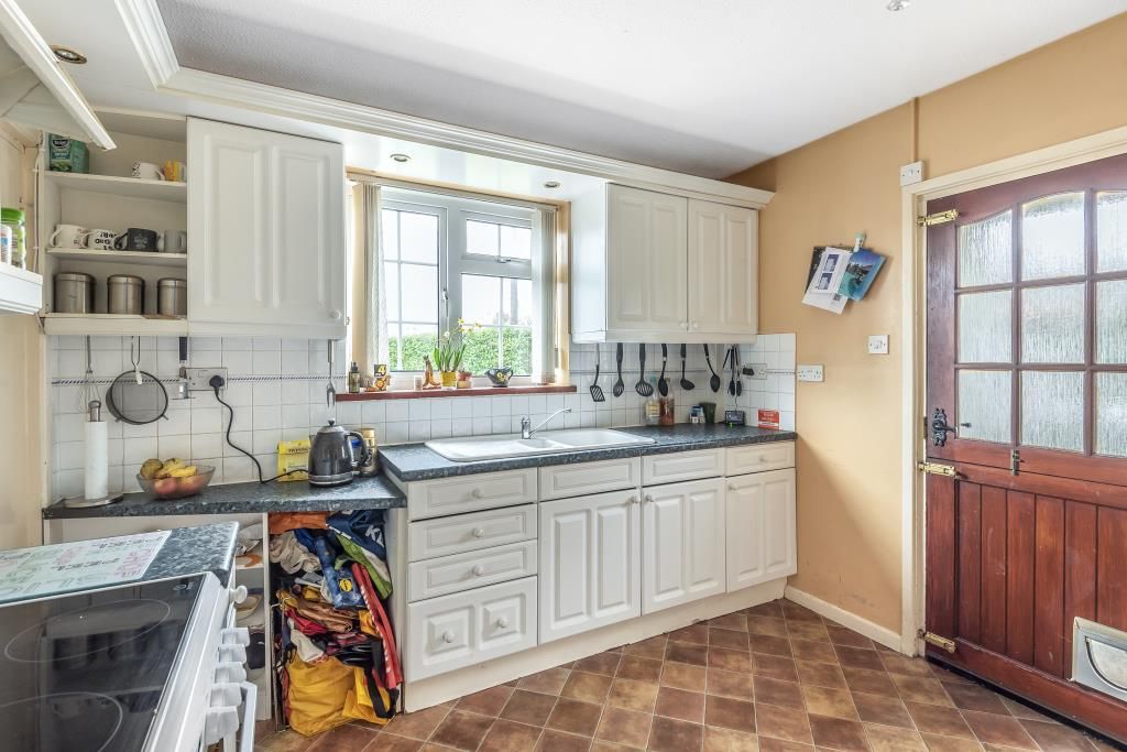 Property photo 2 of 10 Kitchen