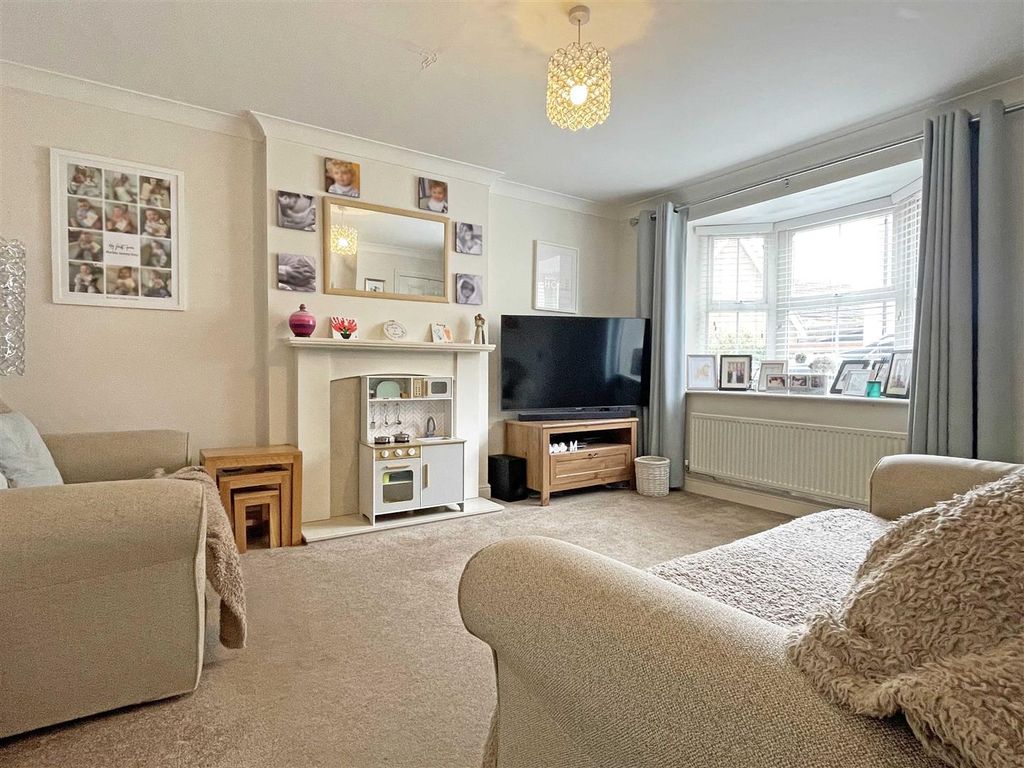 Property photo 3 of 18 L.Jpg