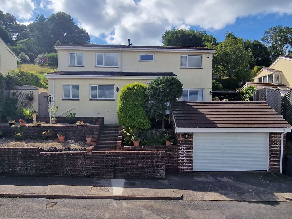 Property photo 2 of 35