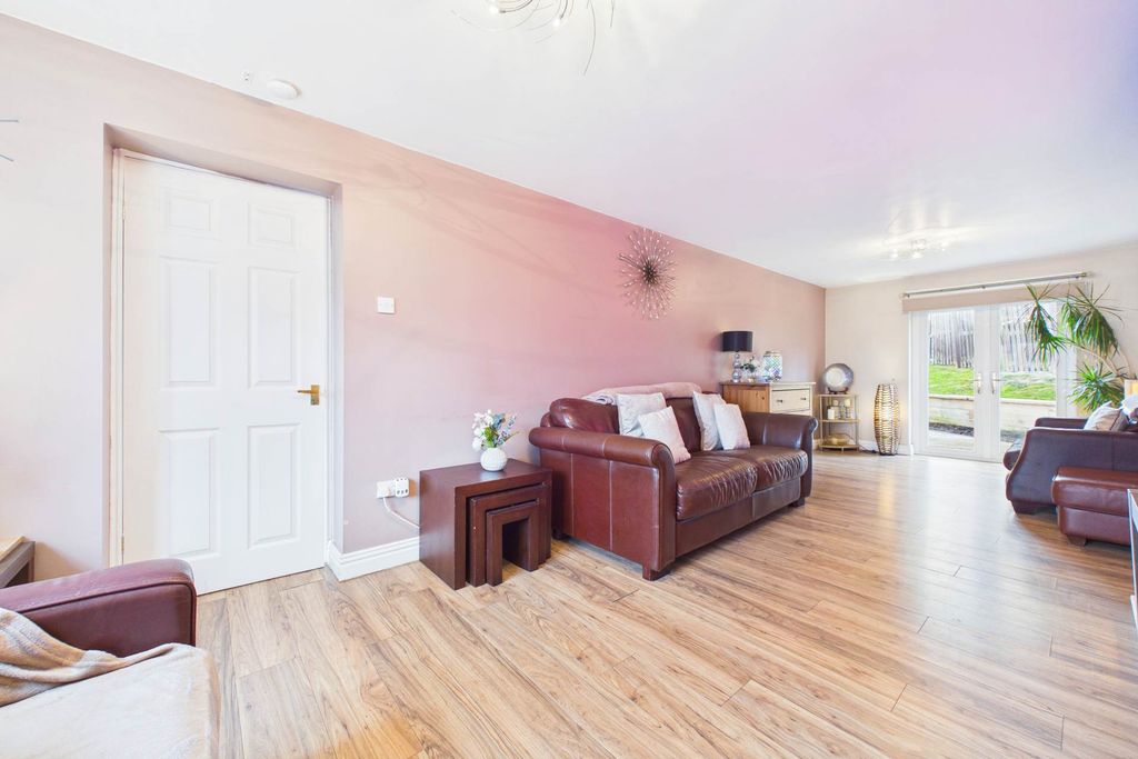 Property photo 3 of 28