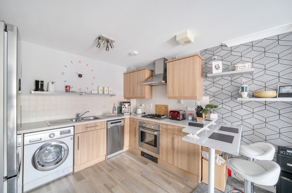 Property photo 3 of 15 1464021-8-6A0B167...