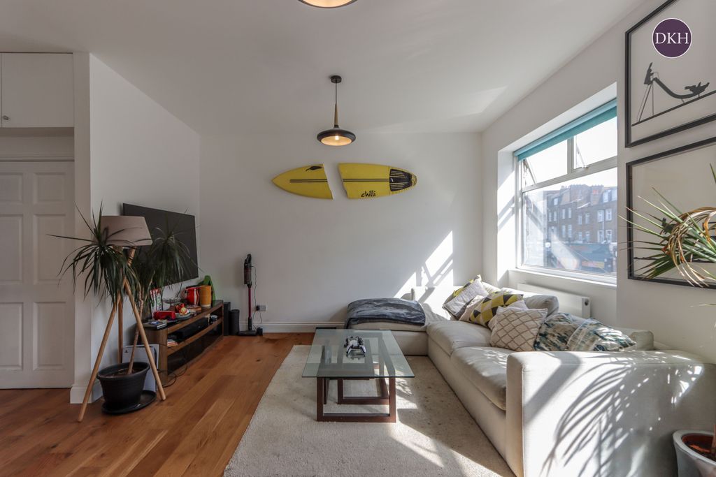 Property photo 2 of 9 Picture No. 10