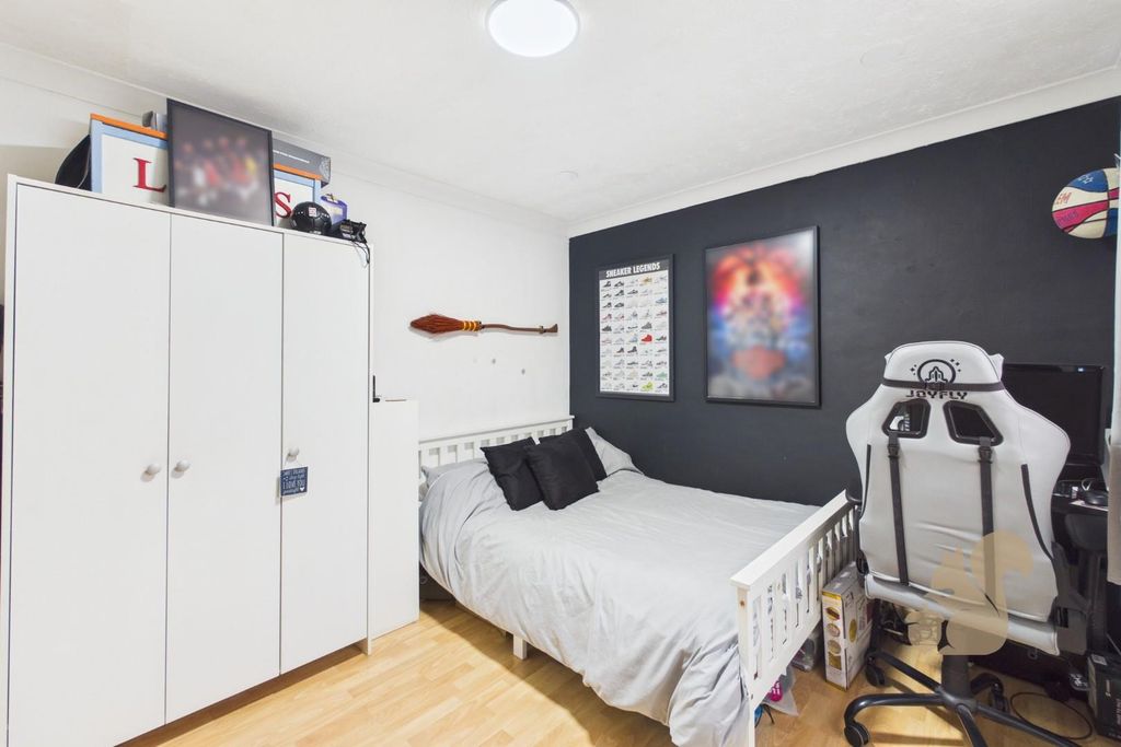 Property photo 2 of 30 Cam01254G0-Pr0424-Still007.Jpg