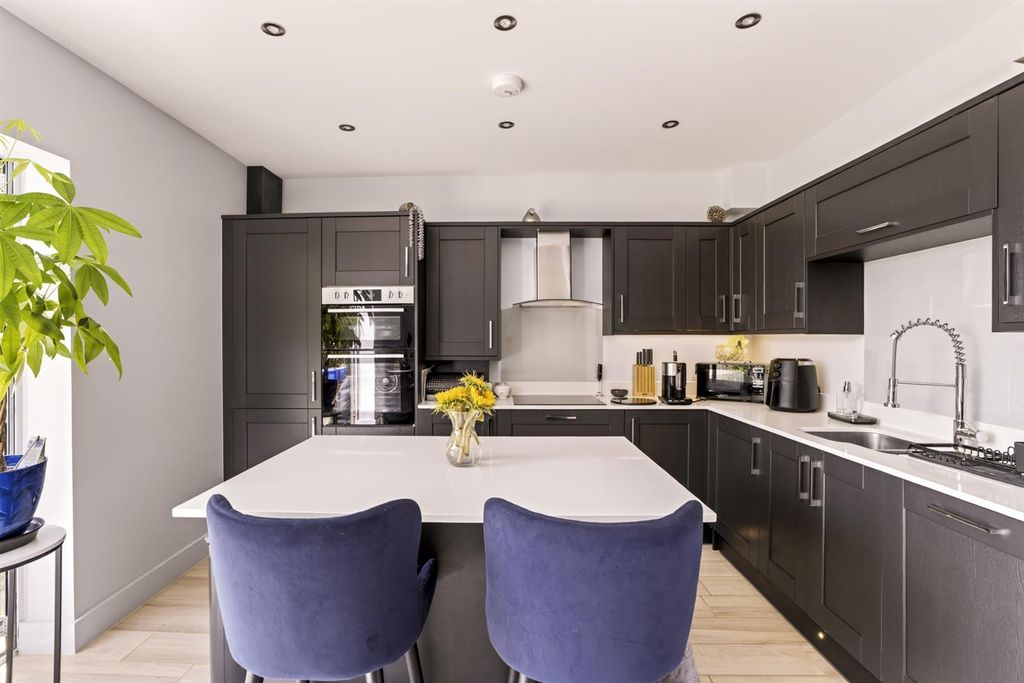 Property photo 2 of 36 8 Delfont Grove Final-38.Jpg