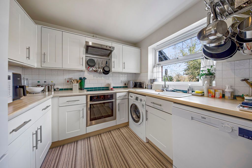 Property photo 3 of 27 Kitchen