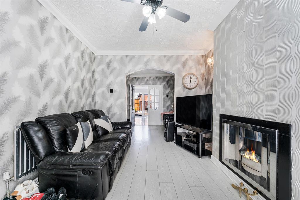 Property photo 2 of 17 36 Willis Lane-12.Jpg