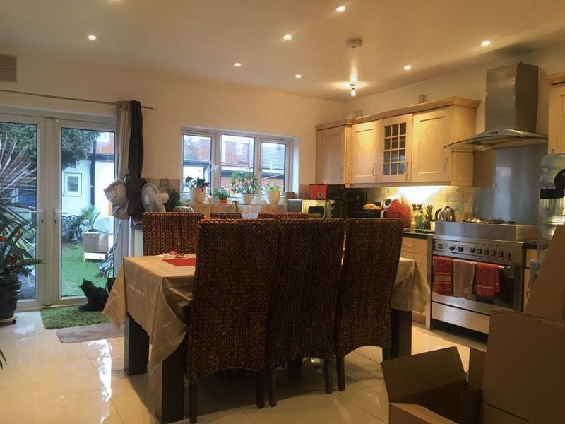 Property photo 3 of 9 Photo 9