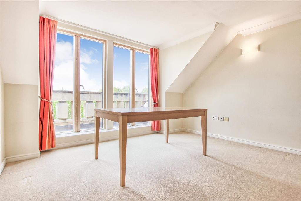 Property photo 3 of 18 Dining Area.Jpg
