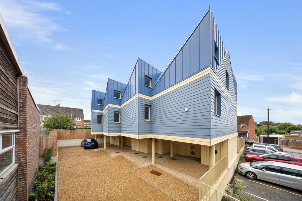 Property photo 1 of 35 3728011