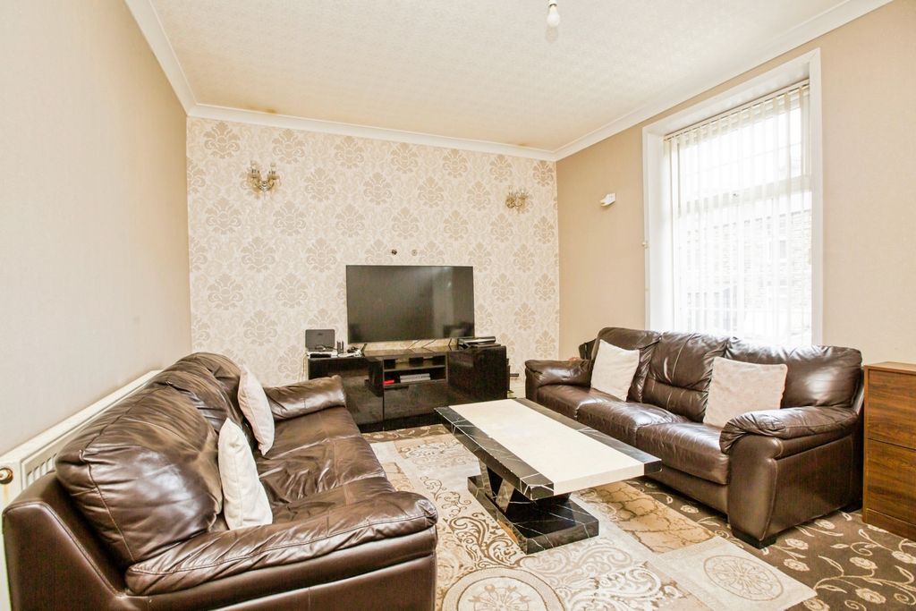 Property photo 2 of 20 Lounge