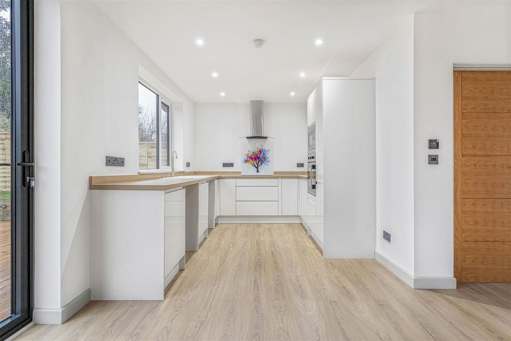 Property photo 2 of 19 11_71689-1.Jpg