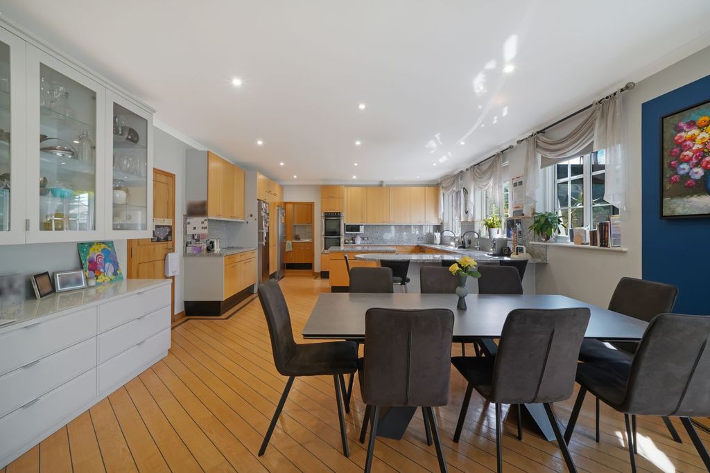 Property photo 3 of 17 Gallery