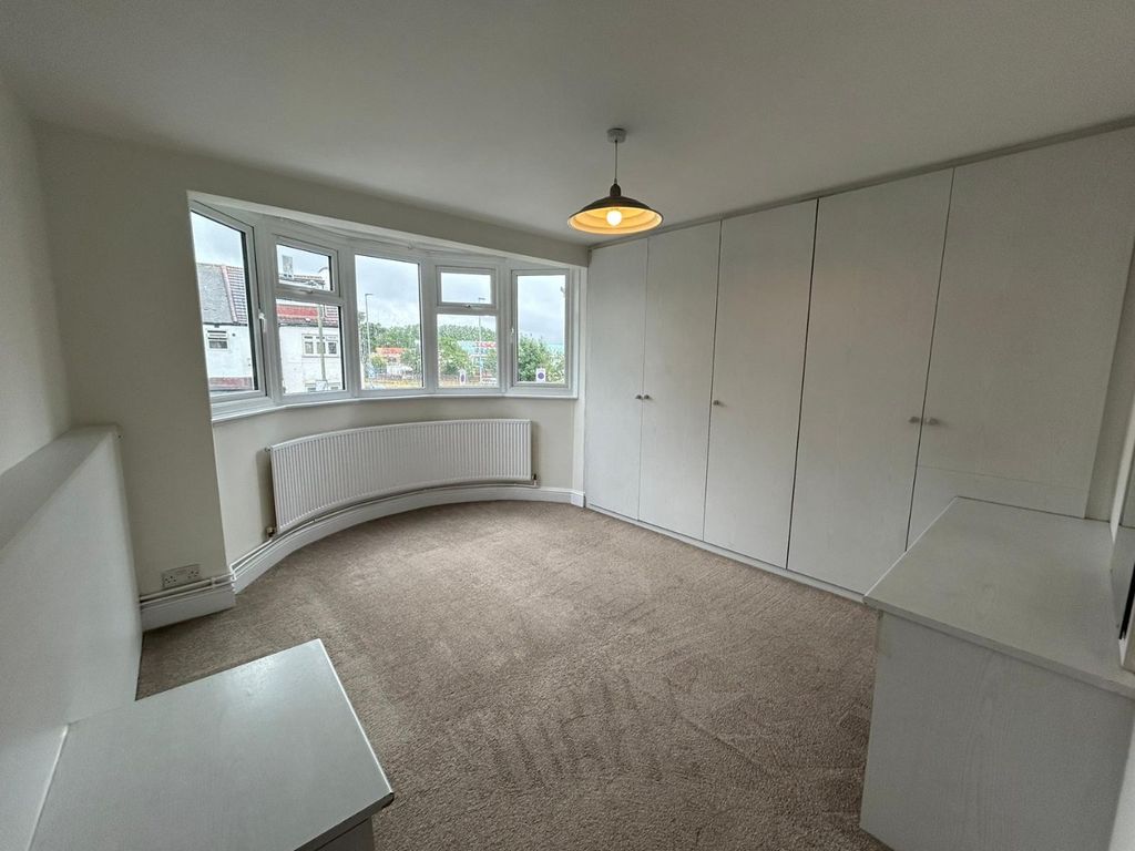 Property photo 2 of 11 3438123