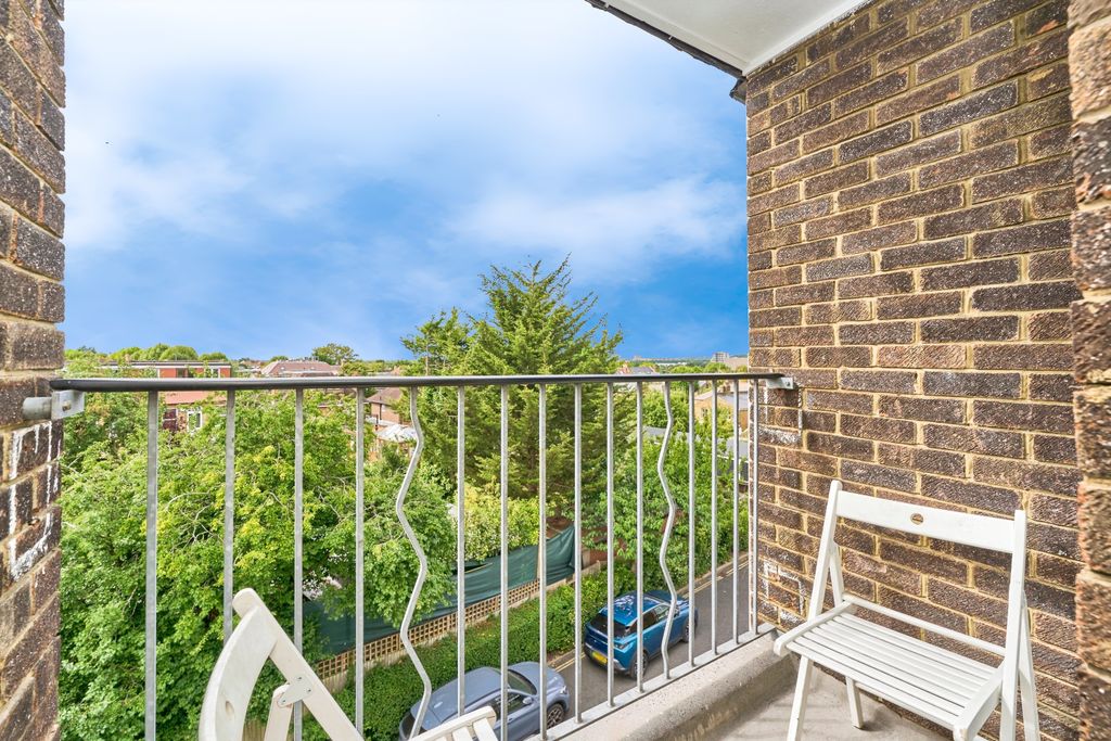 Property photo 2 of 20 1859921-19