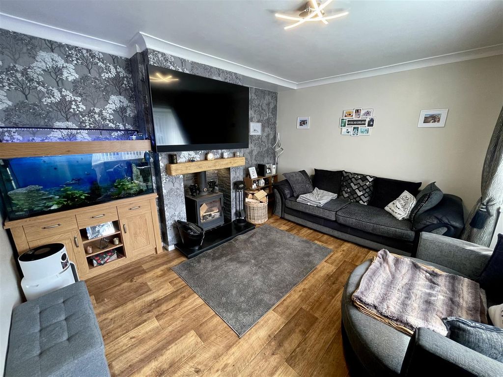 Property photo 2 of 15 Lounge
