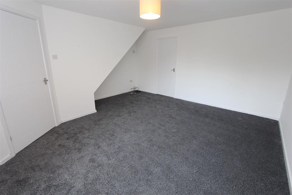 Property photo 3 of 12 14 Dan Yr Ardd Lounge...Jpg