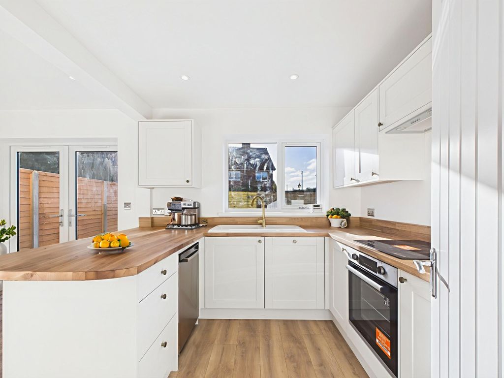 Property photo 3 of 12 4652779