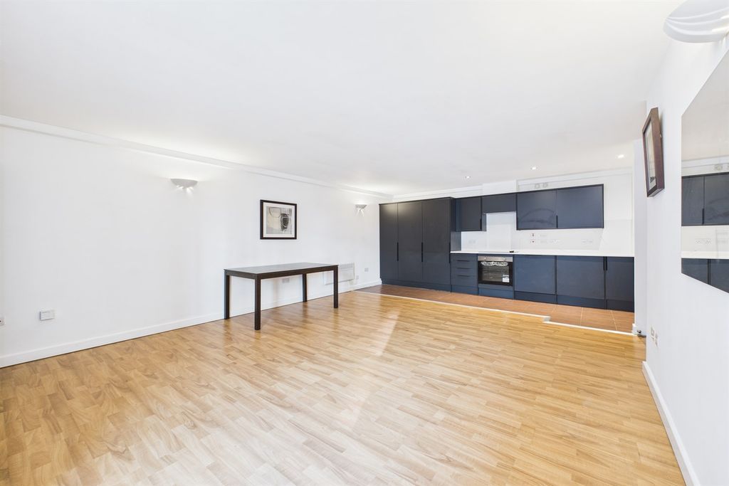 Property photo 1 of 10 (Main)