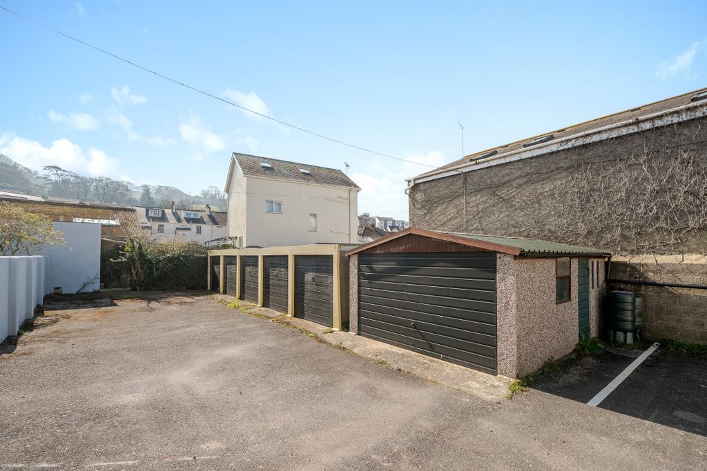Property photo 1 of 3