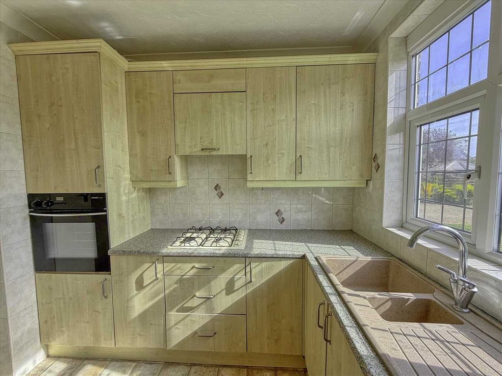 Additional image 7 of 3 bed flat for saleEton Court, 11 Eton Road, Frinton On Sea CO13