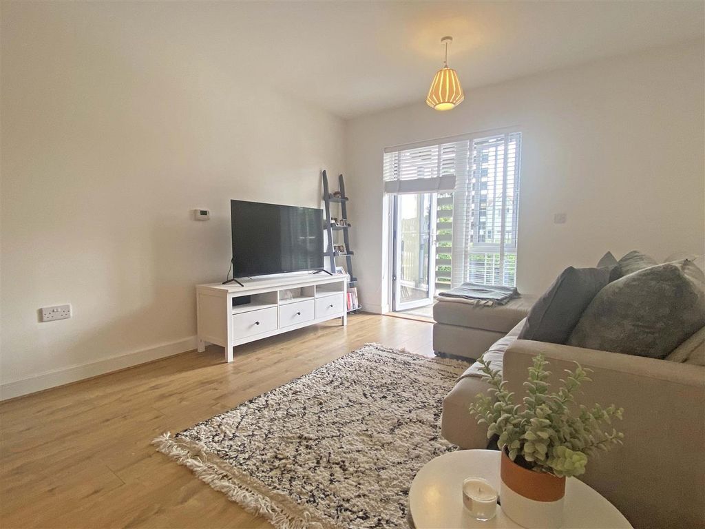 Property photo 2 of 13 L.Jpg