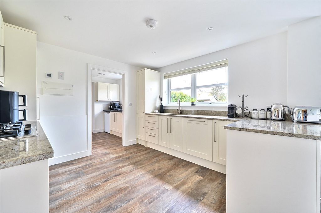 Property photo 2 of 28 Picture No. 67