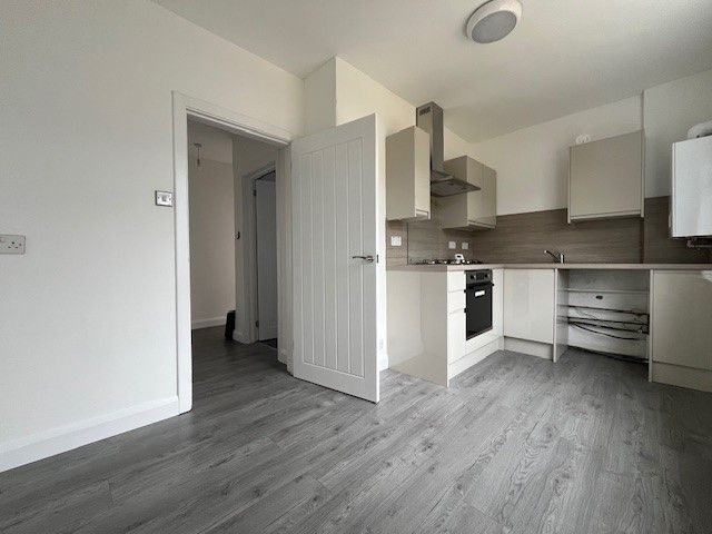 Property photo 3 of 11 Kitchen