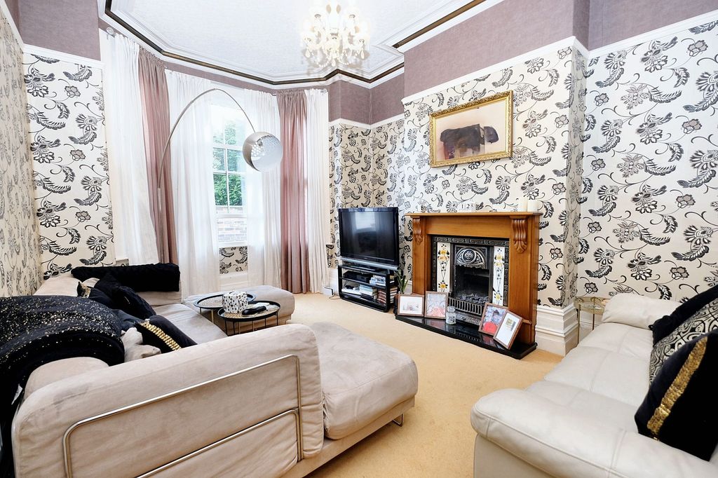 Property photo 3 of 35