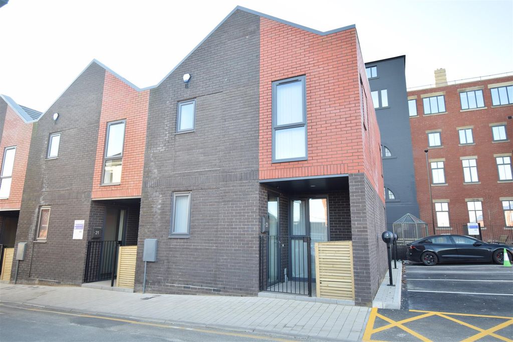 Property photo 3 of 15