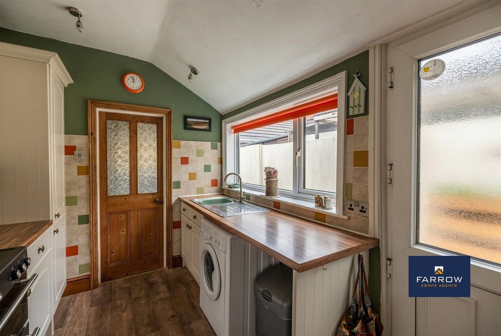 Additional image 13 of 2 bed terraced house for saleBark Street, Cleethorpes DN35