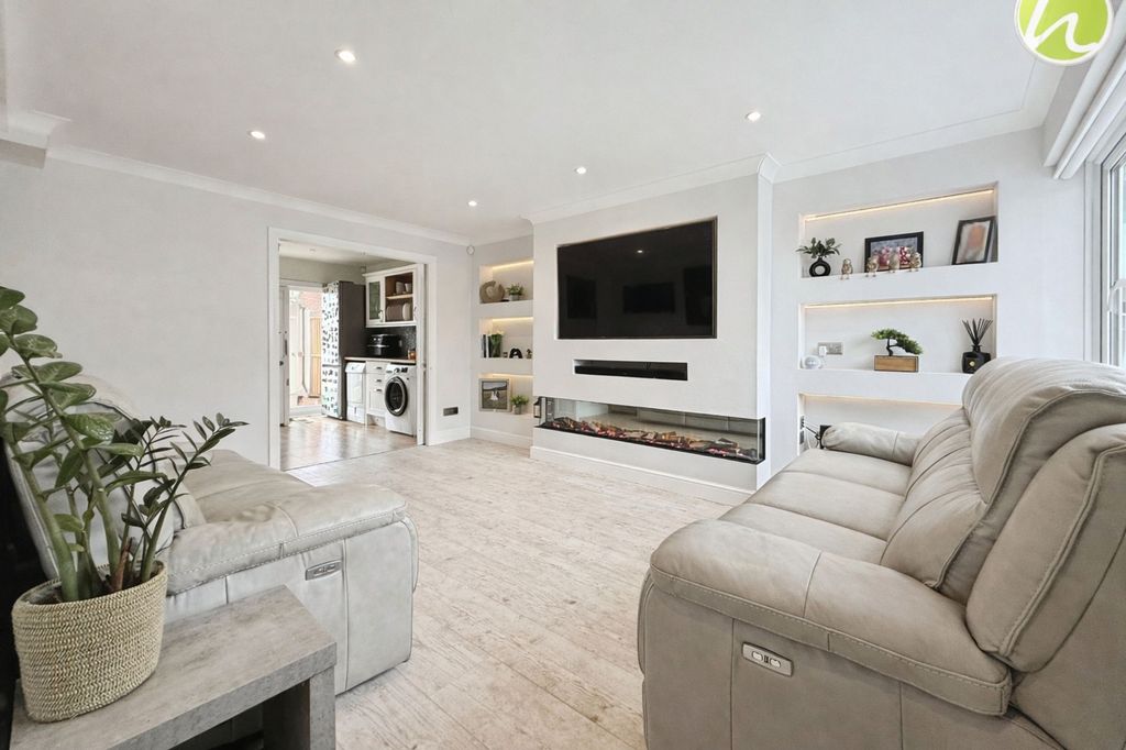 Property photo 3 of 24