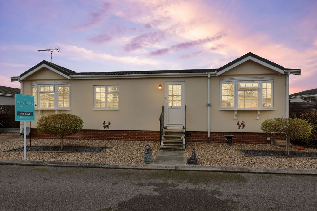 Property photo 2 of 35 Picture No. 26