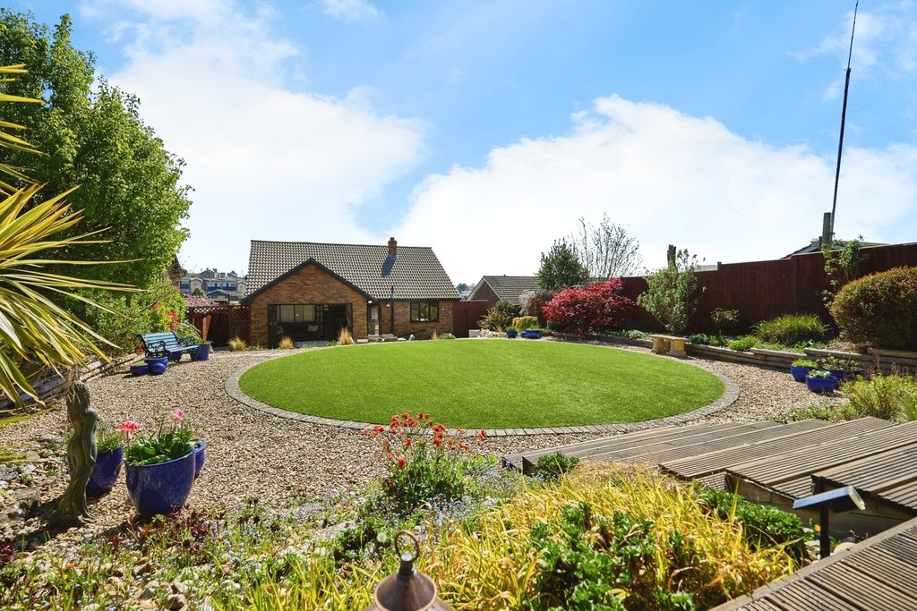 Property photo 2 of 17 Garden