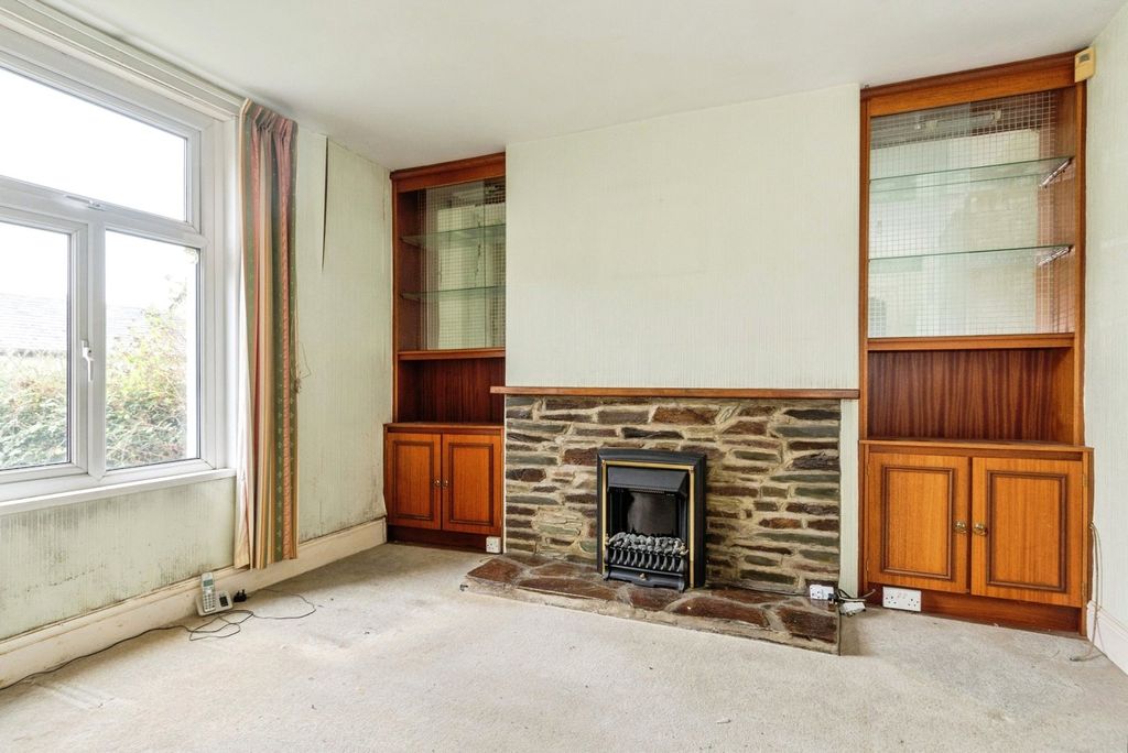 Property photo 3 of 20 Living Room