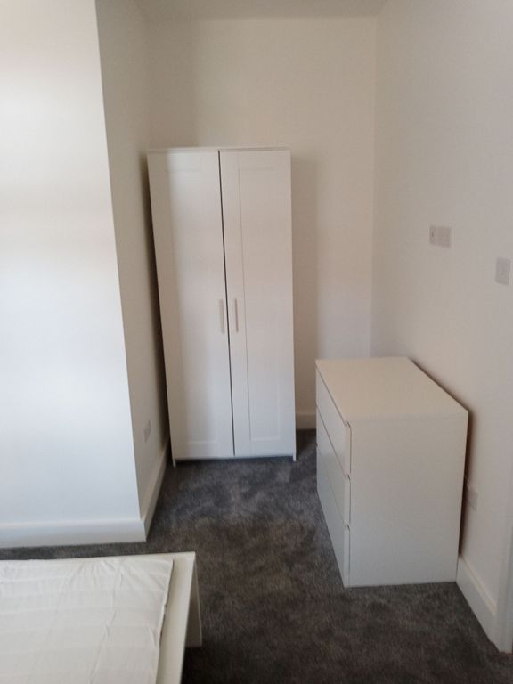 Property photo 3 of 9 Bright Modern Room With Ample Storage Space...