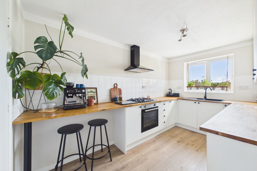 Property photo 2 of 11 Kitchen Breakfast Room