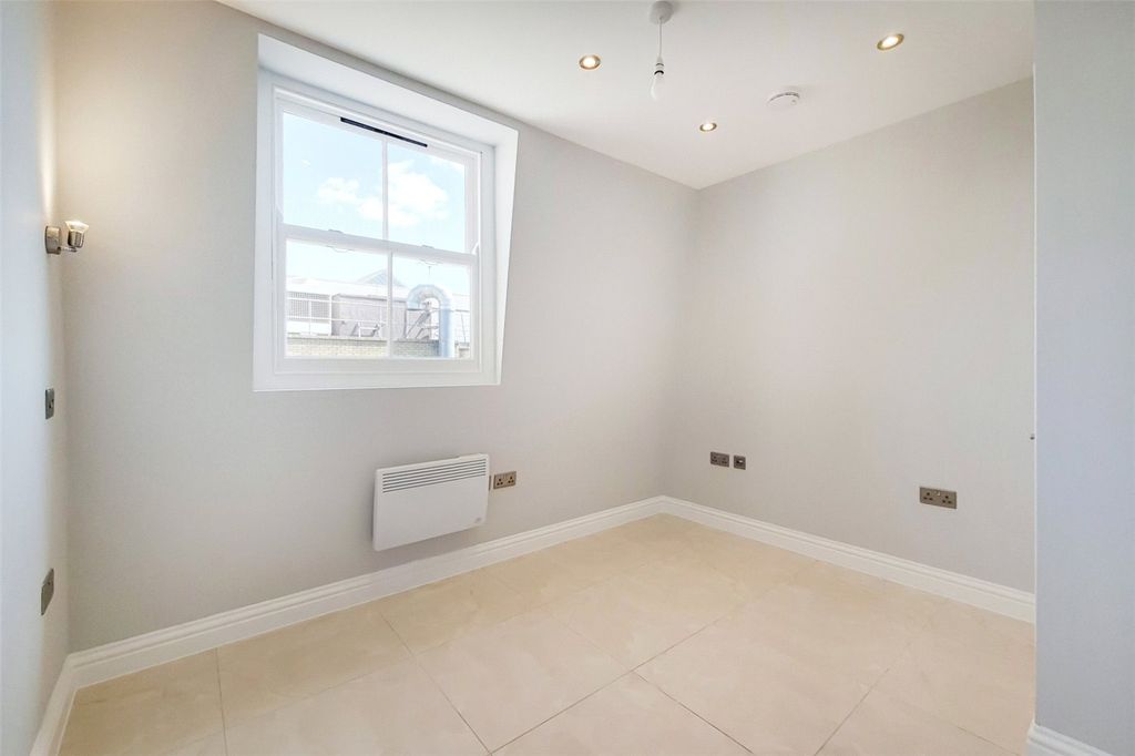 Property photo 2 of 15 Picture No. 13
